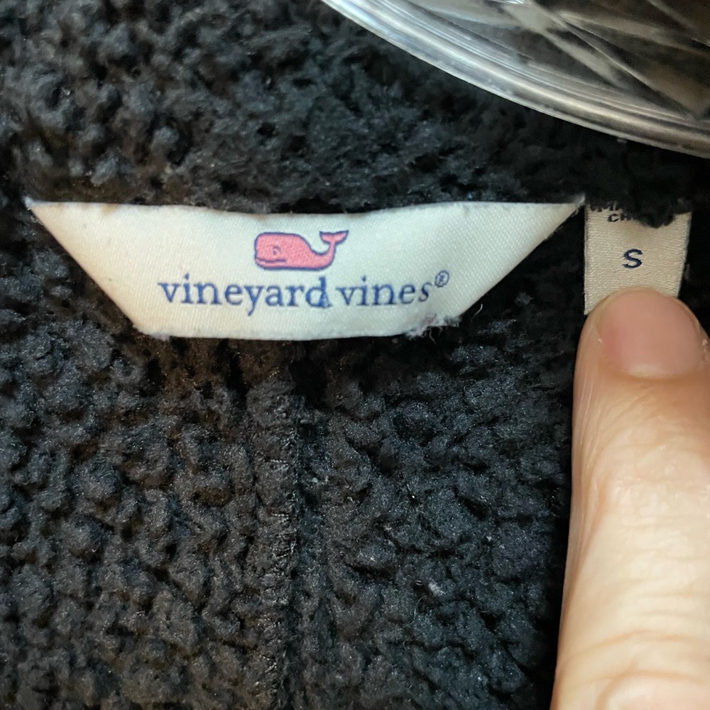 Vineyard Vines coat. Women’s size small. Black polyester